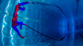 Angelique - Spider man tisse sa ligne  Championnat de France photo piscine 2017 Médaille d'argent